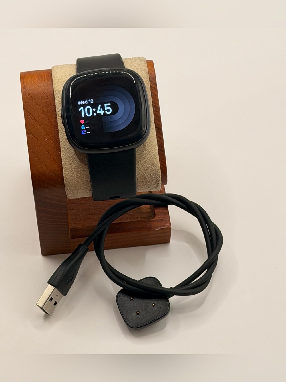 Fitbit Versa 4, Tested, Very Good, Charger Included, Black, Smartwatch